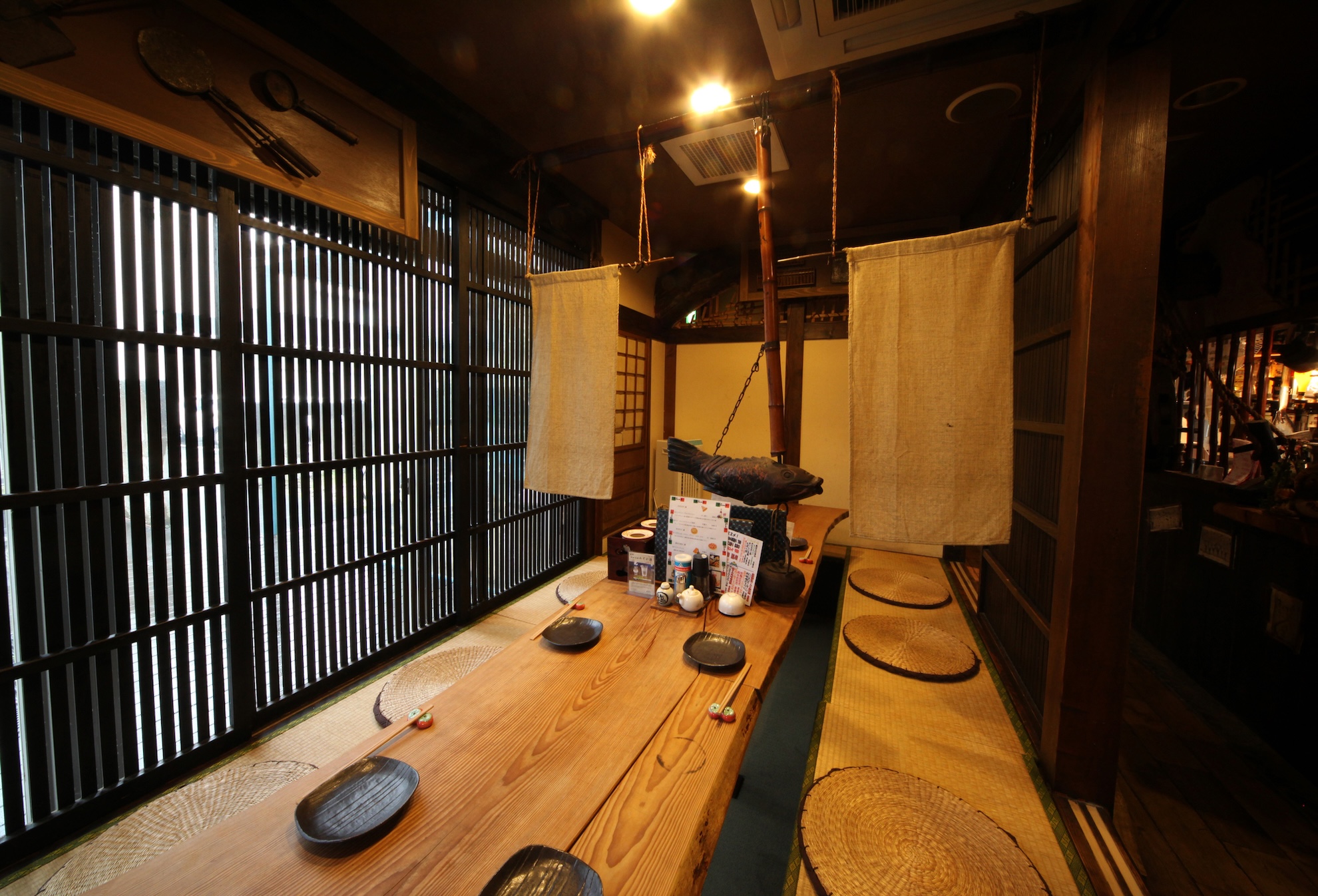 居酒屋の店内の写真
